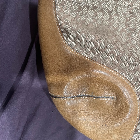 Small Coach - Picture 2 of 3